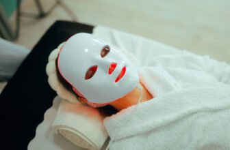 A Dermatologist’s Guide to Buying a Red Light Mask